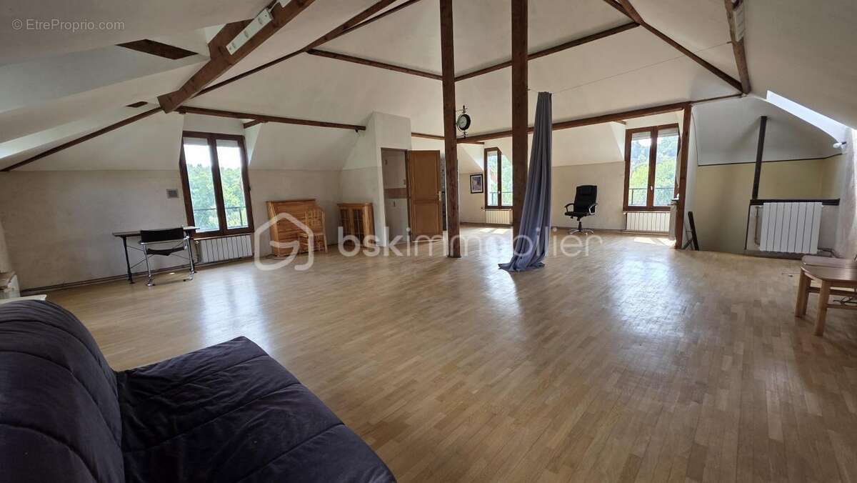 Maison à VARENNES-JARCY