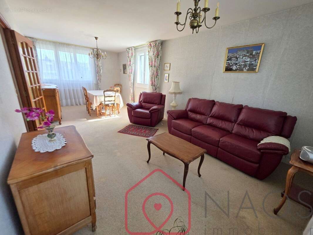 Maison à SAINT-JEAN-DE-LA-RUELLE