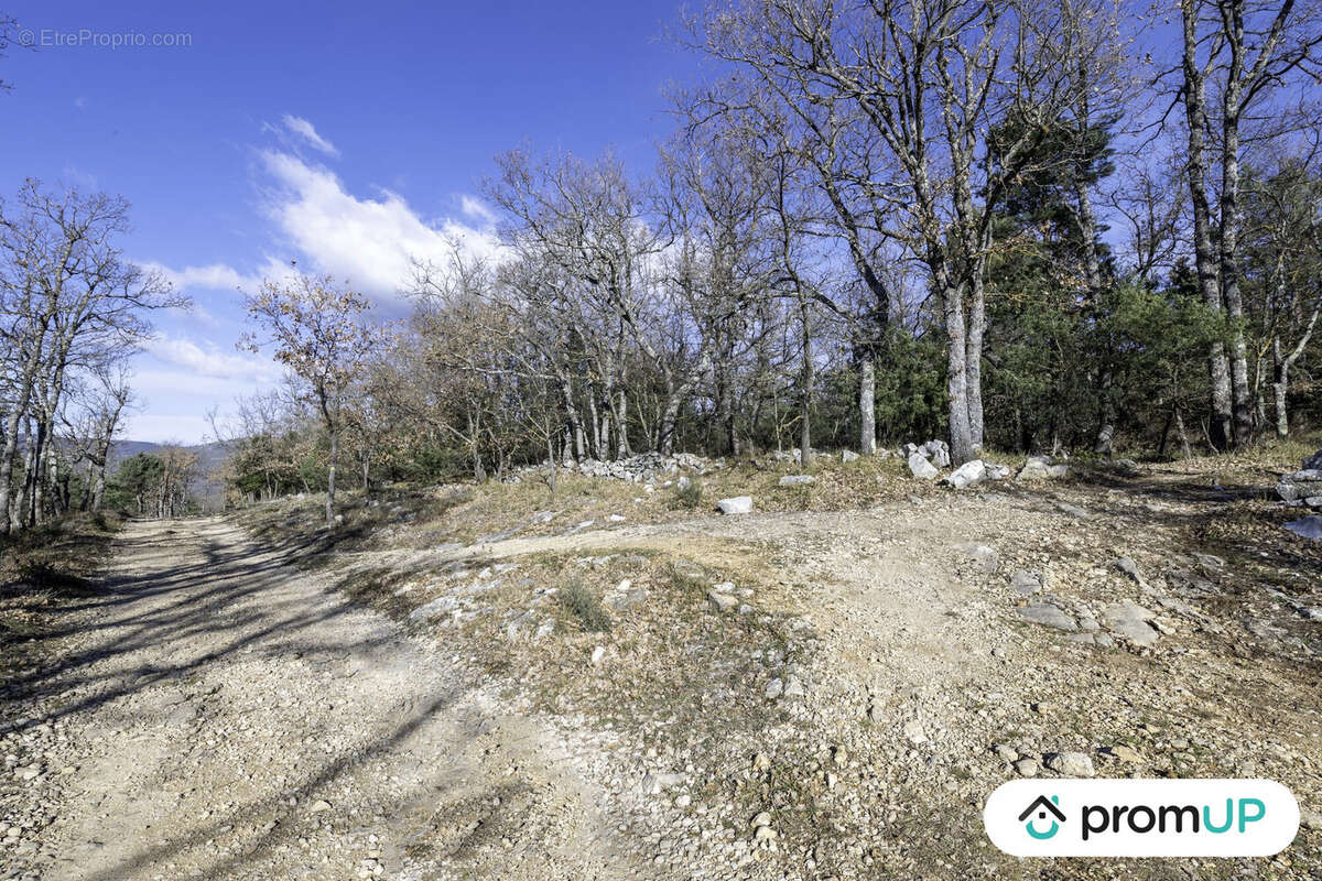 Terrain à SAINT-VALLIER-DE-THIEY