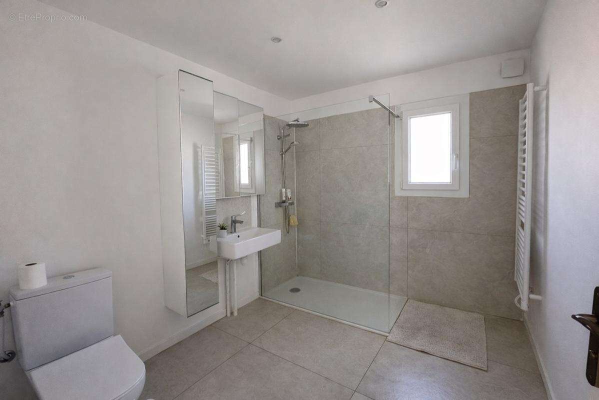 Maison 198 m² à Cuers  - photo 9