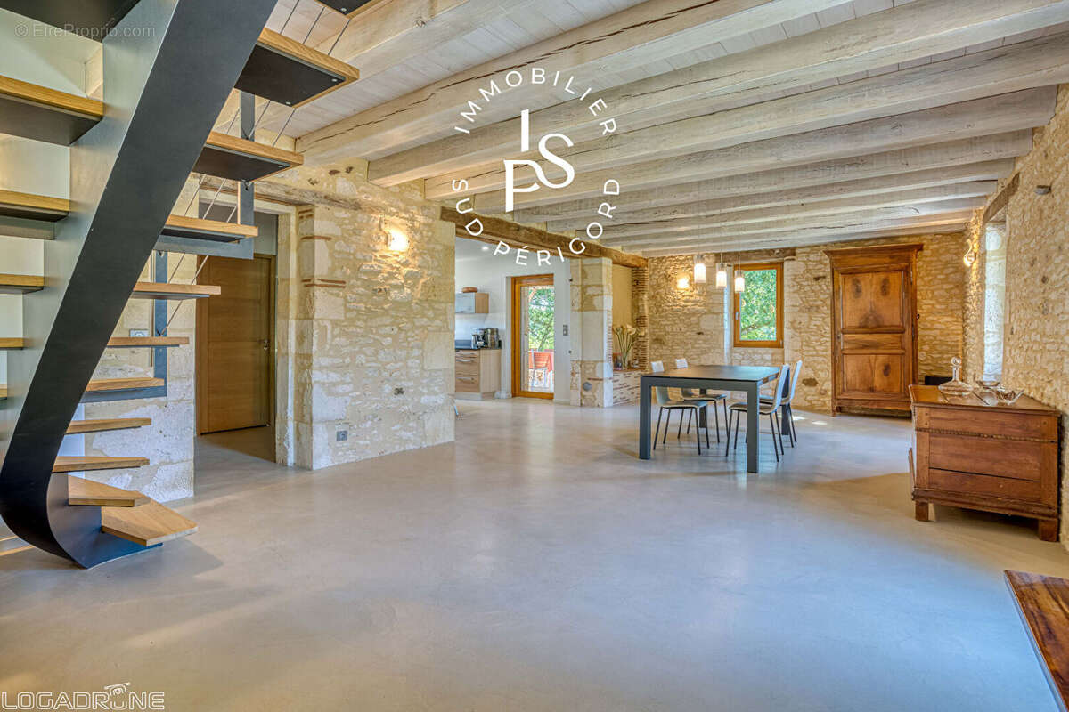 A proximité du chateau de Bonaguil ,Domaine de caractère du XVI siècle avec maison principale , gites - photo 5