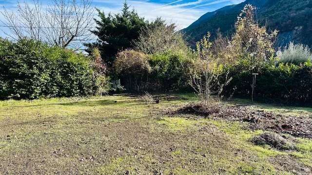 Terrain à TOUET-SUR-VAR