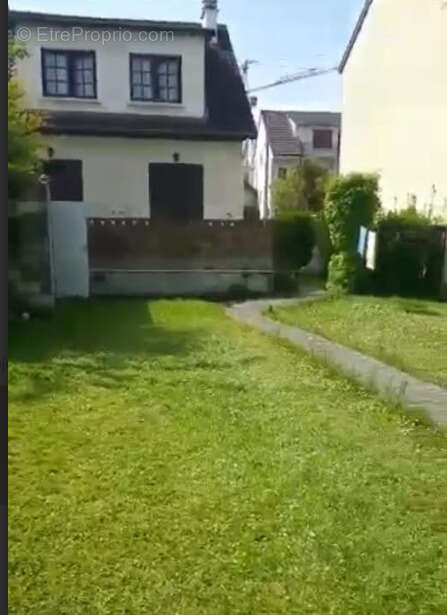 DRANCY LES OISEAUX - Maison 5 pièces 3 chambres- Sous-Sol total-Combles-Garage- Jardin-Terrasse - photo 12