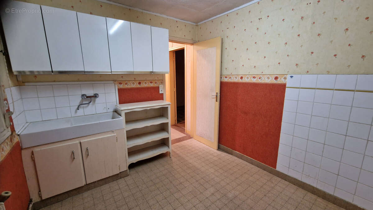 Amiens nord : maison t4 avec cave a renover - photo 3