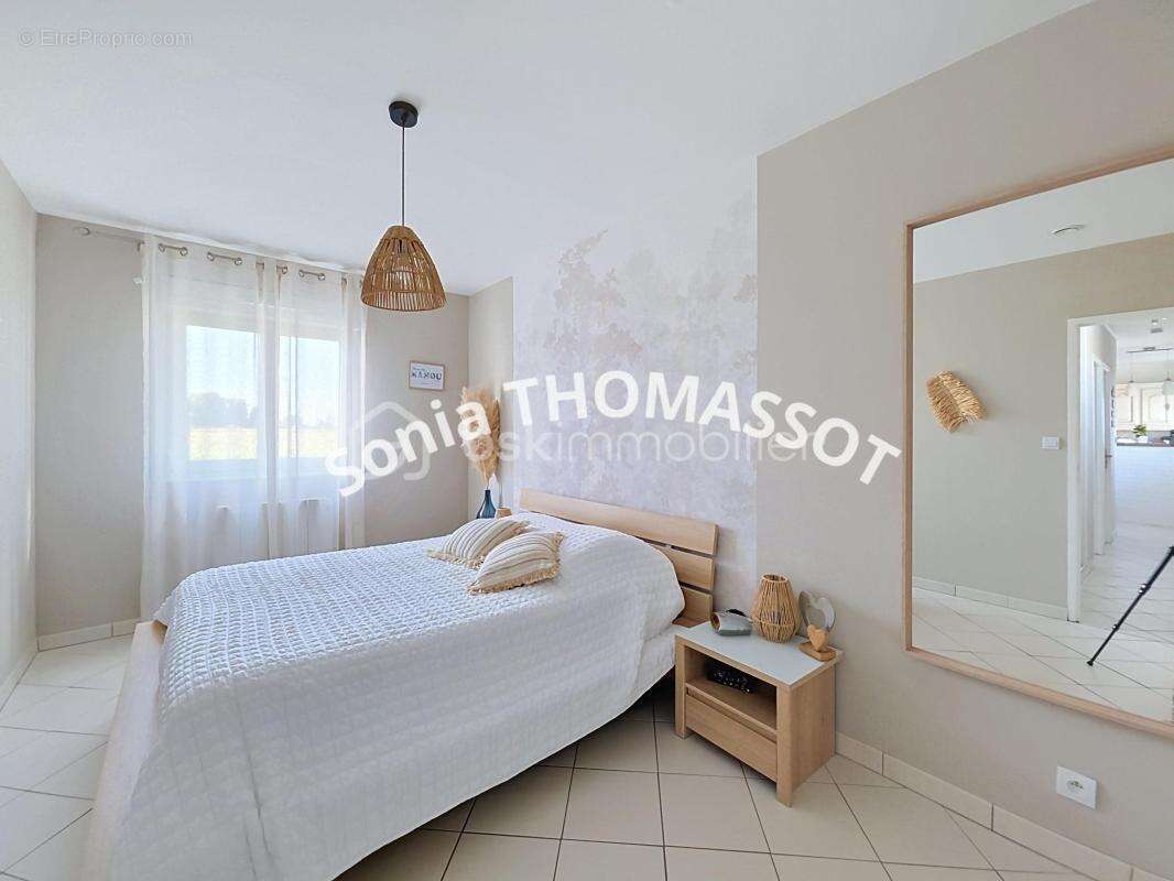 Maison sur sous-sol avec piscine – terrain clos - photo 11