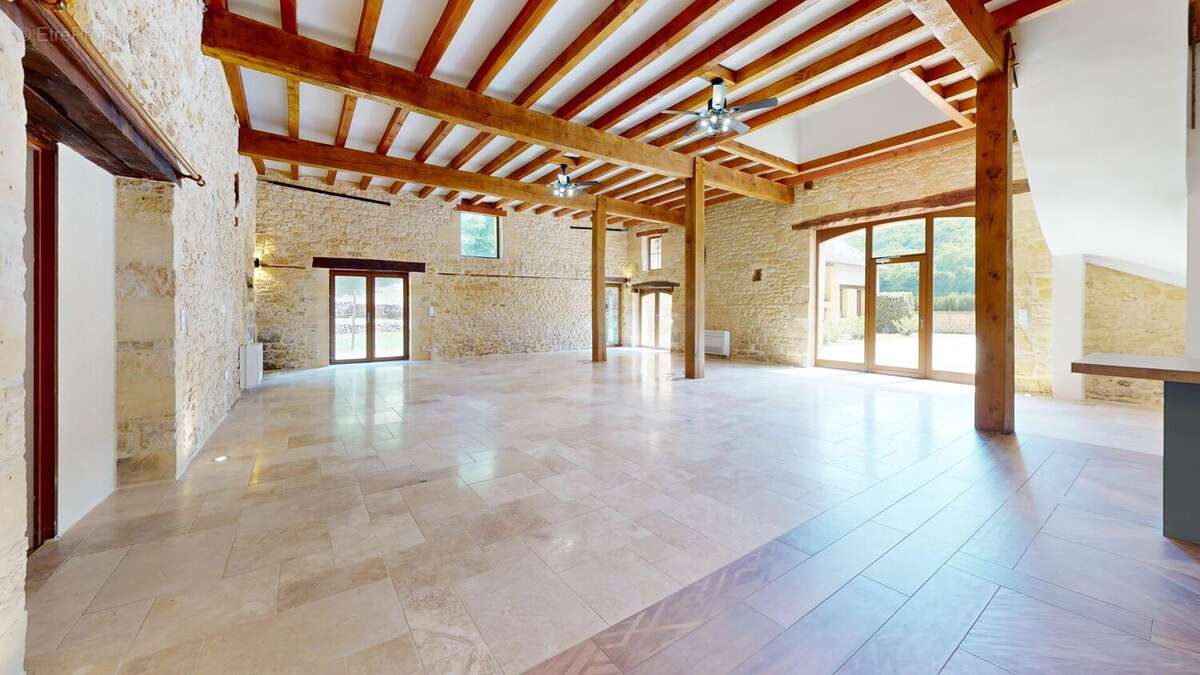 MetairieDeBeyssacLivingRoom 1 - Maison à TAMNIES