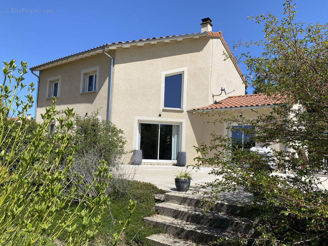 Maison à SAINT-ROMAIN-LACHALM