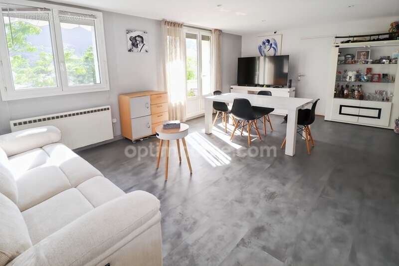 Appartement à FONTAINE