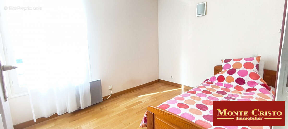 chambre 2 au 1er  - Appartement à VERSAILLES