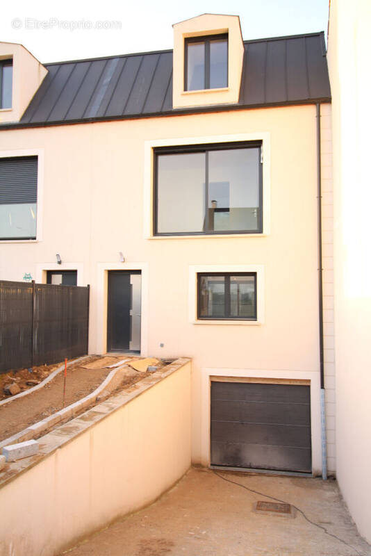 Maison à SARTROUVILLE