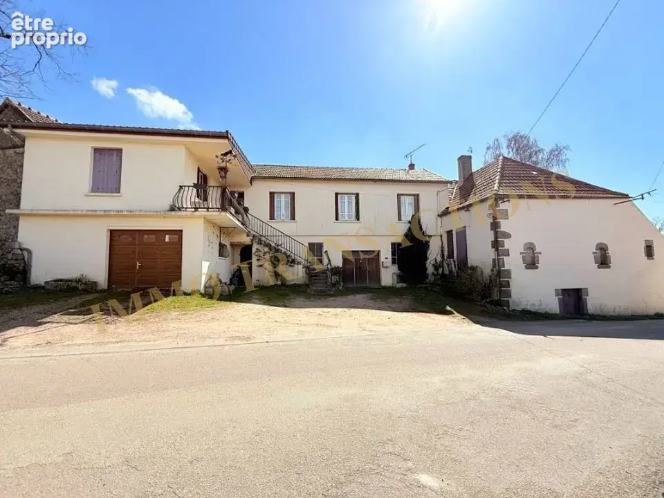 Maison à LA ROCHE-EN-BRENIL