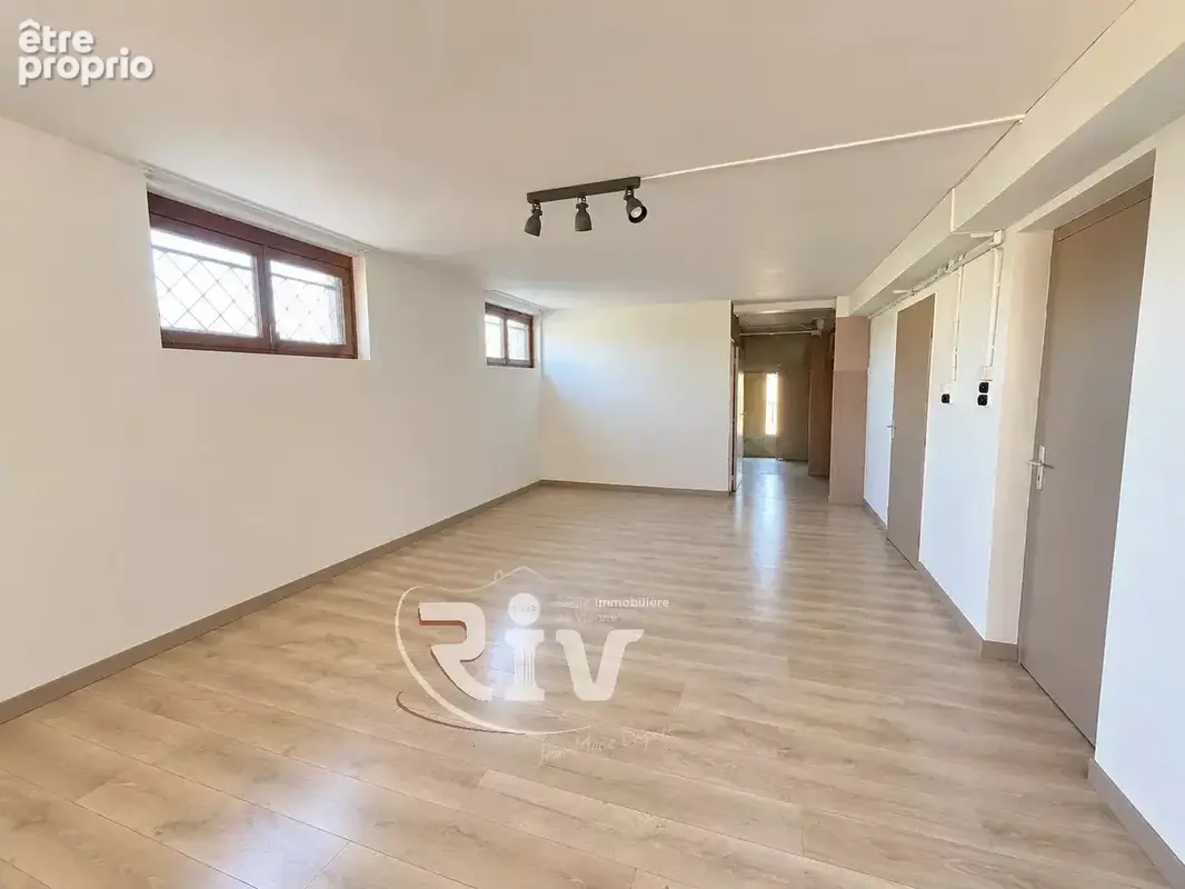 Maison familiale d’environ 120 m² avec grand garage, dépendances et terrain – COUR-ET-BUIS - photo 8