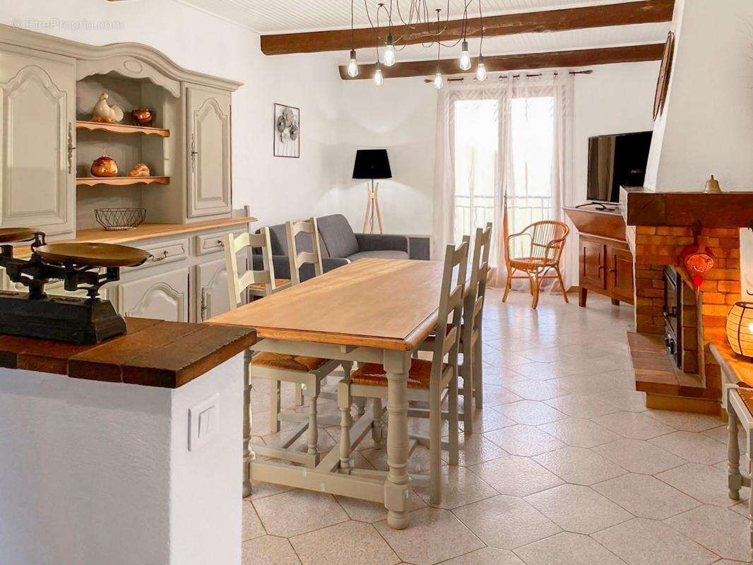 Bâtisse de 180,30 m², 3 appartements + Terrain 34 443 m² - photo 39