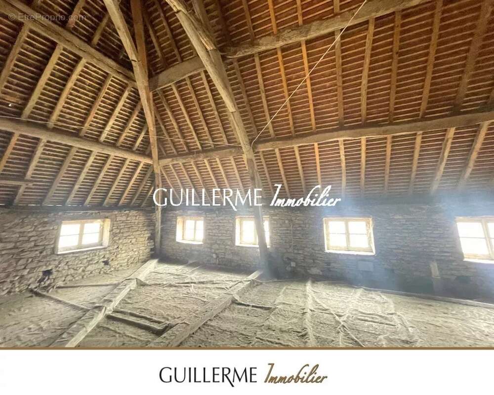 Appartement à SALORNAY-SUR-GUYE