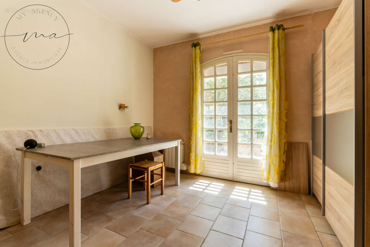 Lignan-sur-Orb   Maison de caractère 215 m2, 5 chambres, piscine, terrain 983 m2 - photo 30