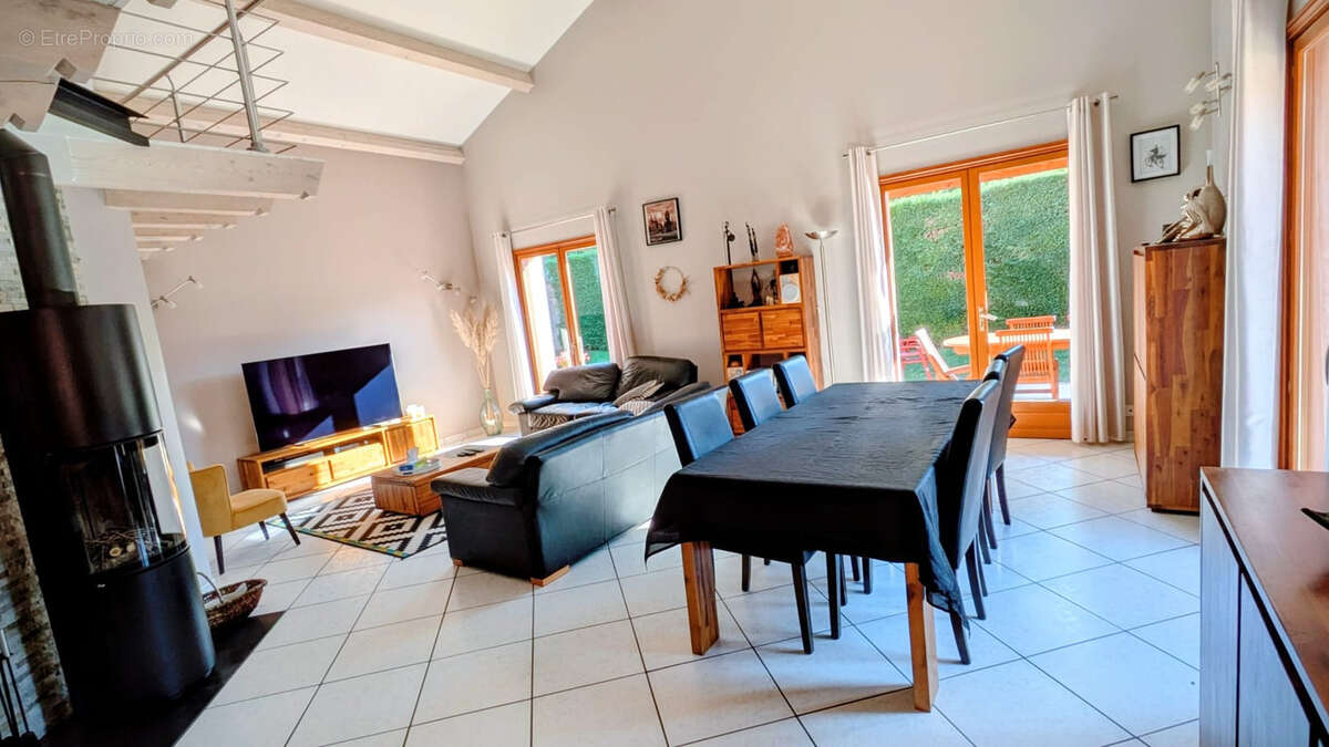 VILLA  de 201 M2  offrant 5 CHAMBRES - photo 5