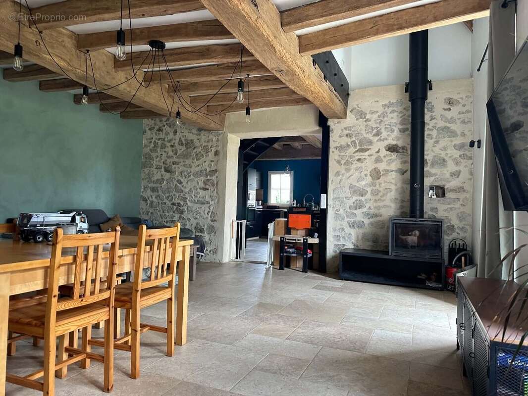 Maison à SAINT-GEORGES-DES-GARDES
