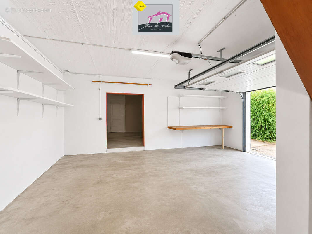 Maison de plain pied avec jardin et double garage - photo 7