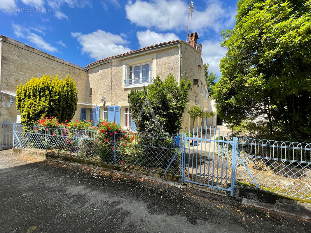 Maison à 5 minutes de Fontenay-le-Comte - photo 2
