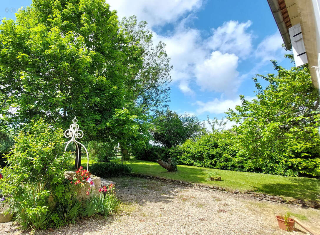 Maison à SAINT-FORT-SUR-GIRONDE