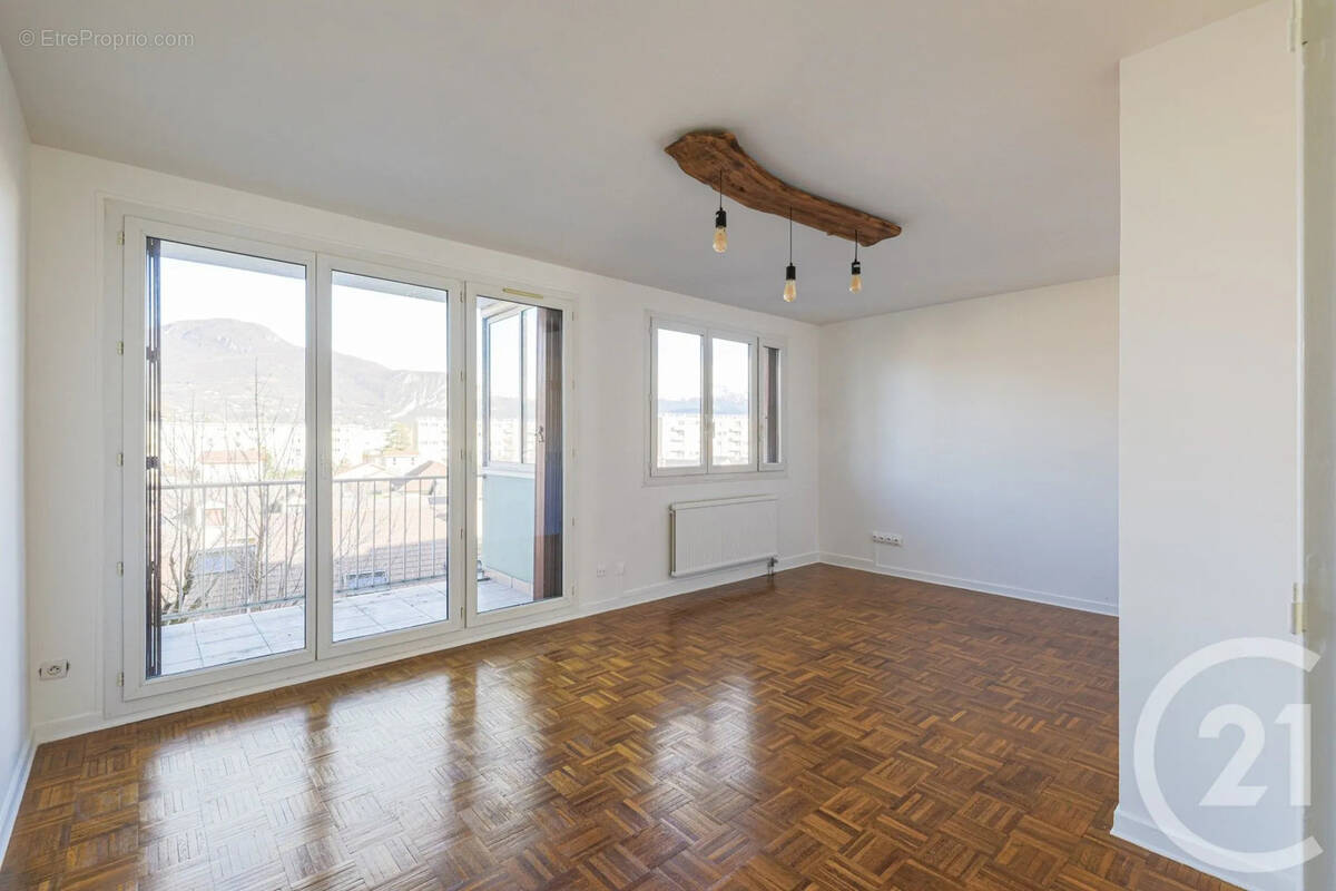 Appartement à FONTAINE