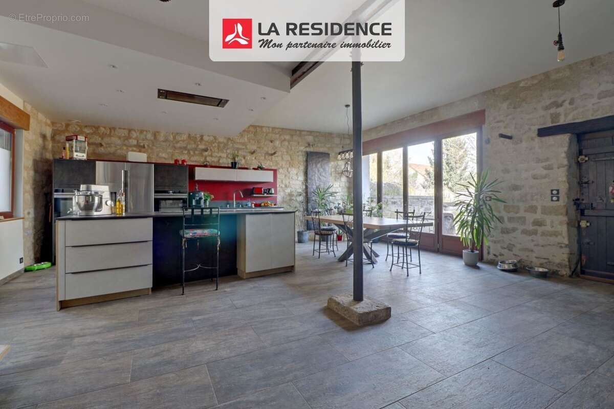 Maison à MAURECOURT