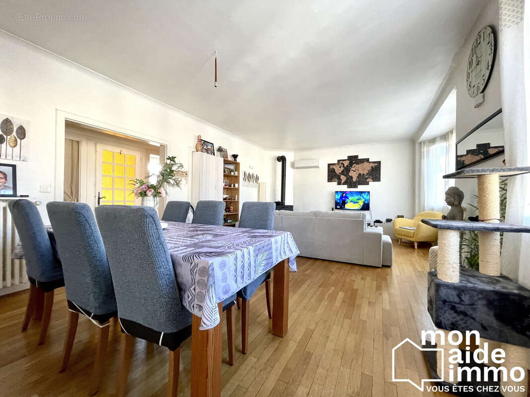 Maison 185 m² à Lanouaille  - photo 7