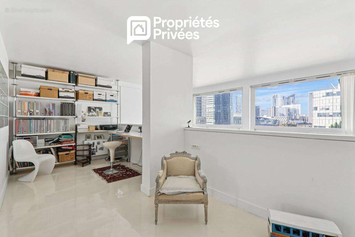 Appartement à COURBEVOIE