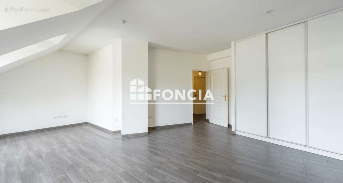 T3 de 77 m² avec balcon et parking en sous-sol à Villiers-sur-Marne - photo 4