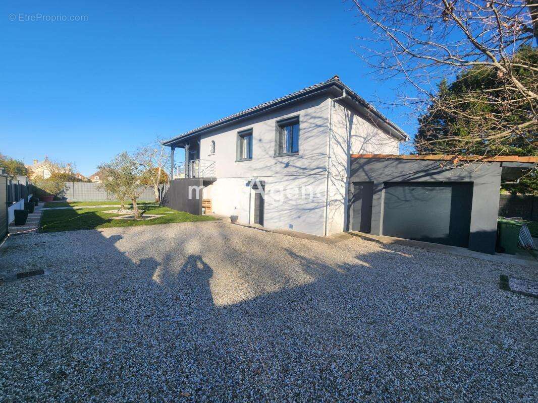 Maison à BASSENS