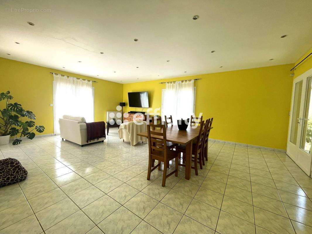 Maison 144 m² à Aigre  - photo 4