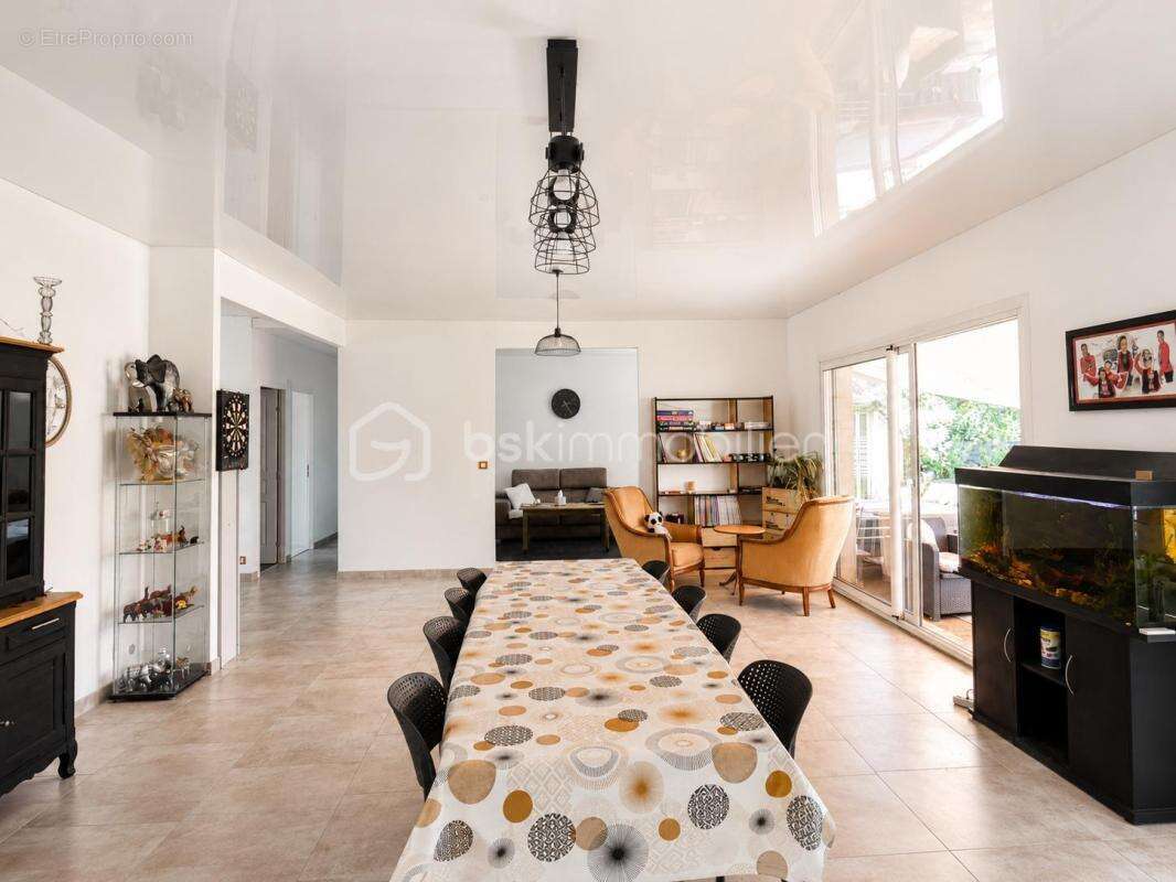 Maison contemporaine de plain-pied – 209 m² – 6 chambres – Plancher chauffant rafraîchissant – DPE A - photo 2