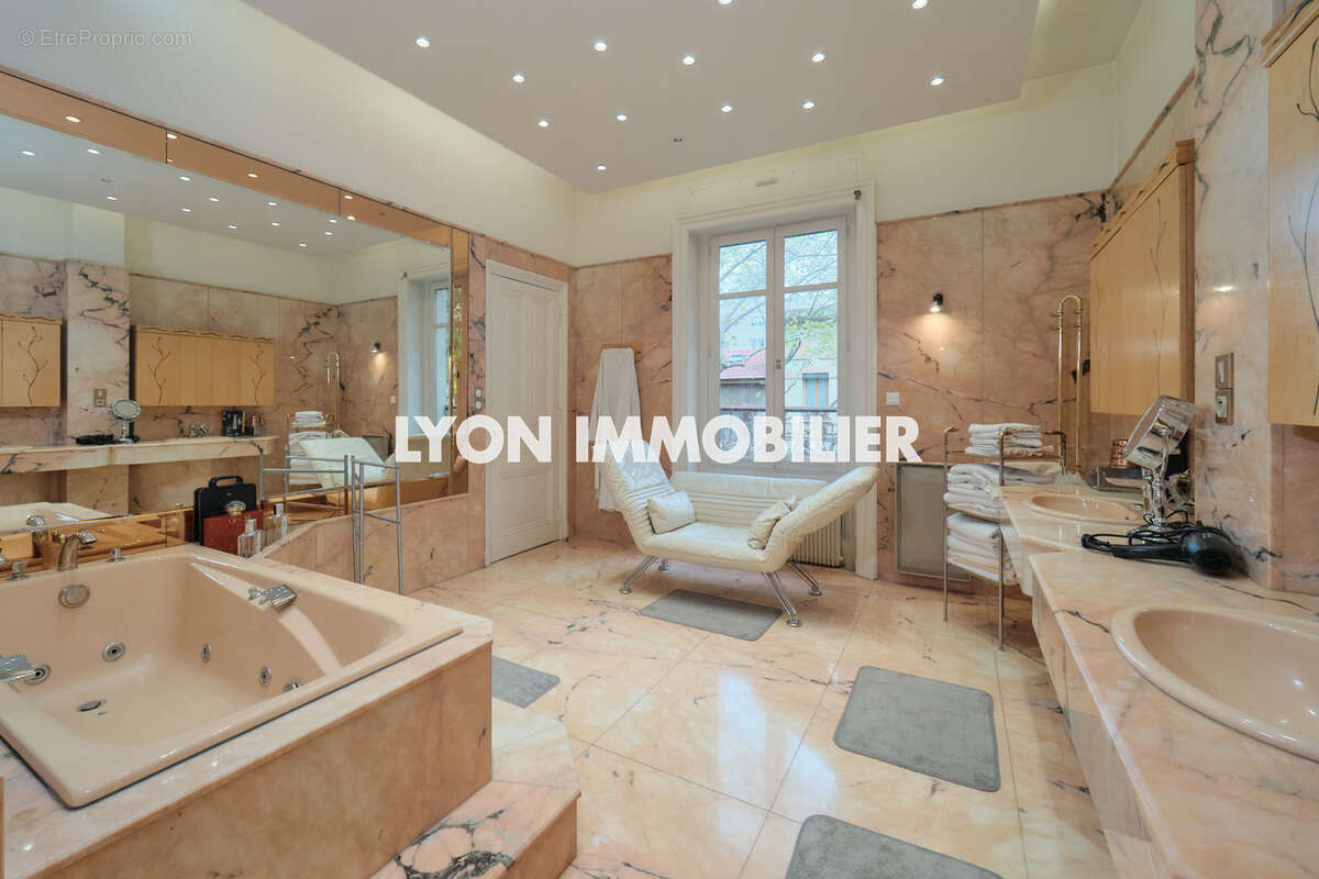 Maison à LYON-8E