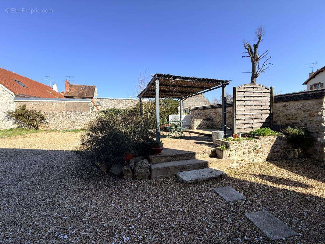 Maison à BOURAY-SUR-JUINE