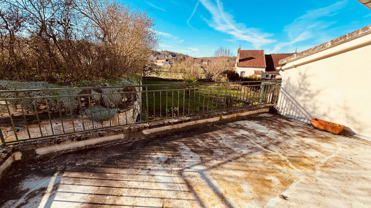 Maison de campagne situé à ASQUINS spacieuse au prix de 208  650 €. - photo 6