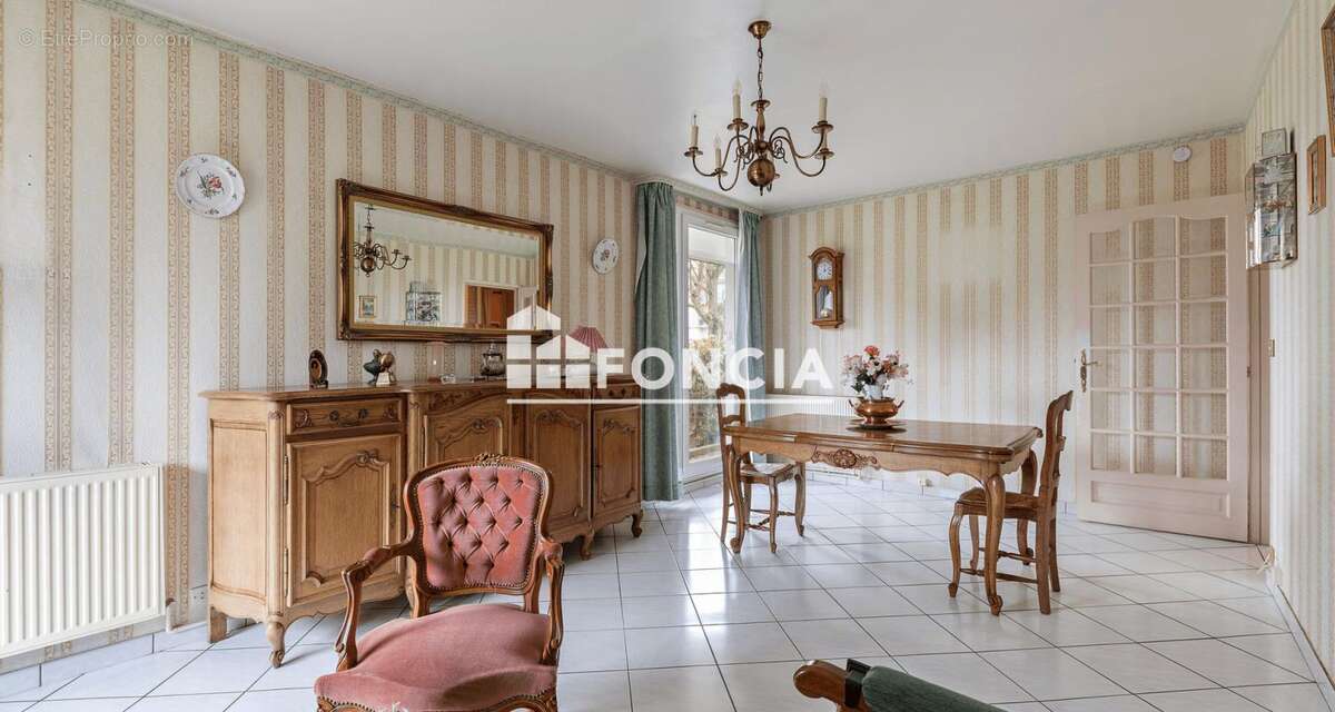 Appartement à LE MESNIL-ESNARD