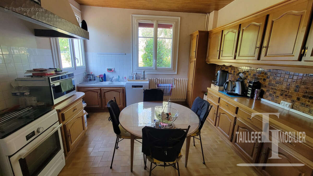Maison 98 m² à Dournazac  - photo 7