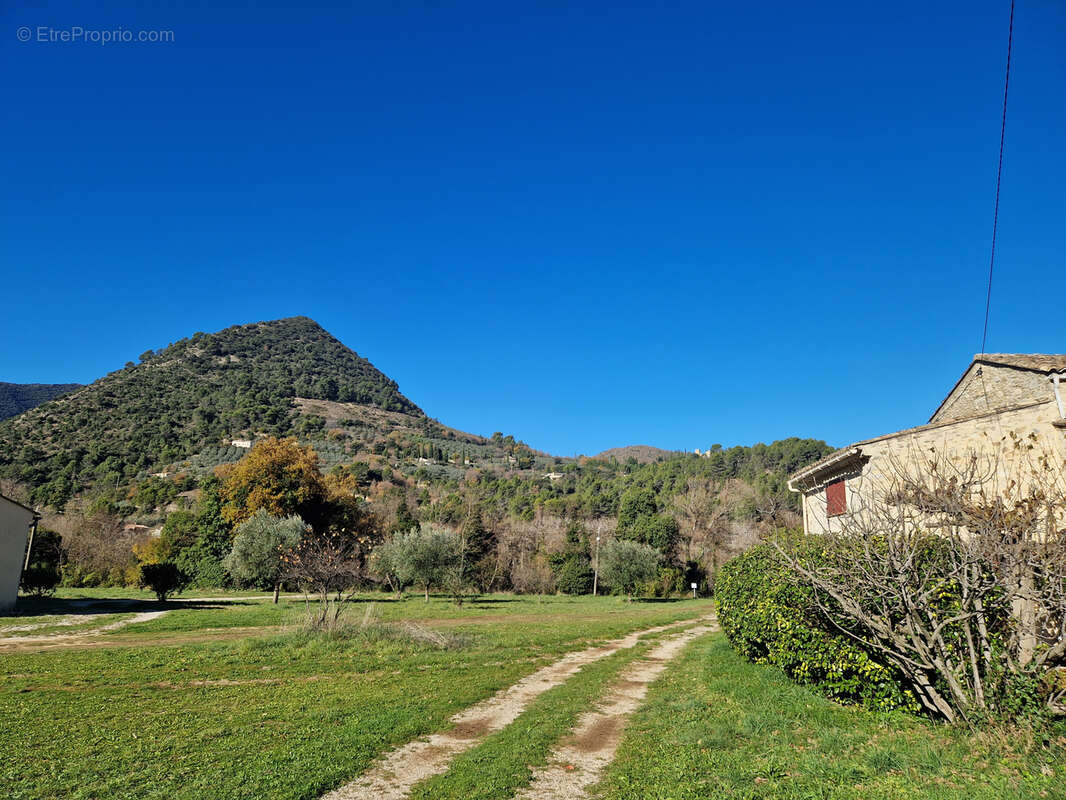 Maison à AUBRES