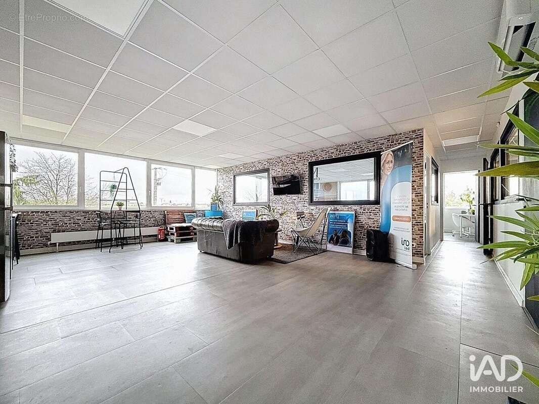 Photo 3 - Commerce à TAISSY