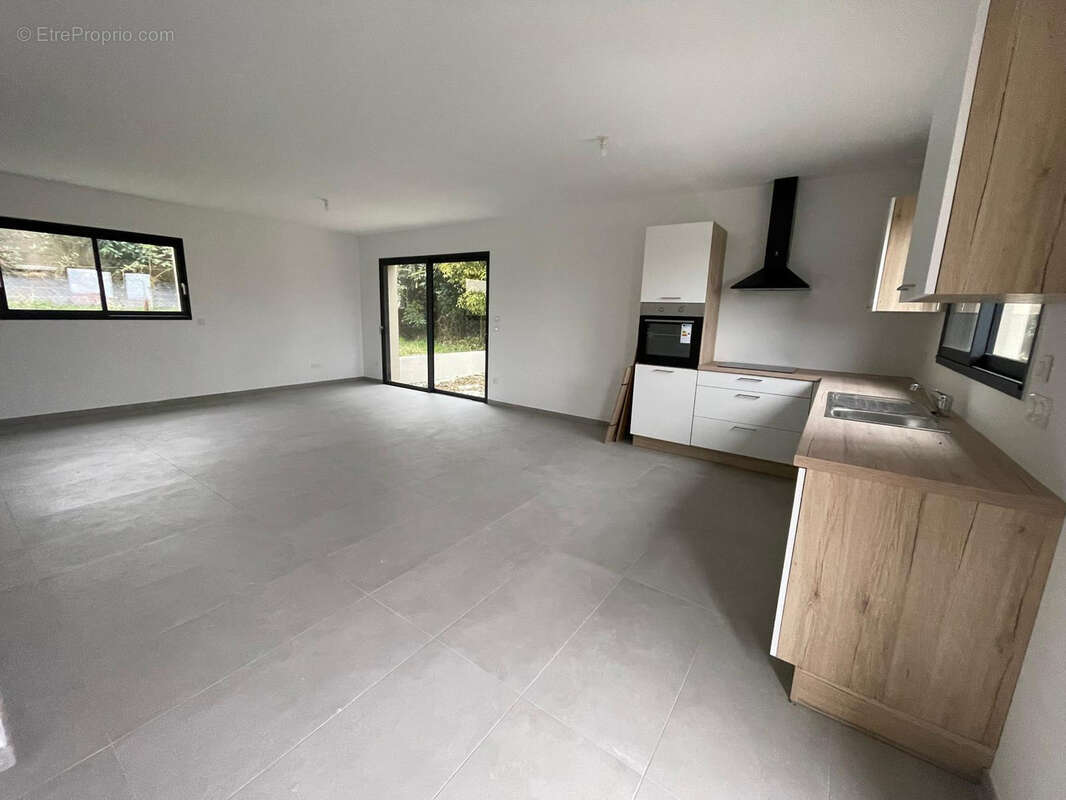 Maison à SALAISE-SUR-SANNE