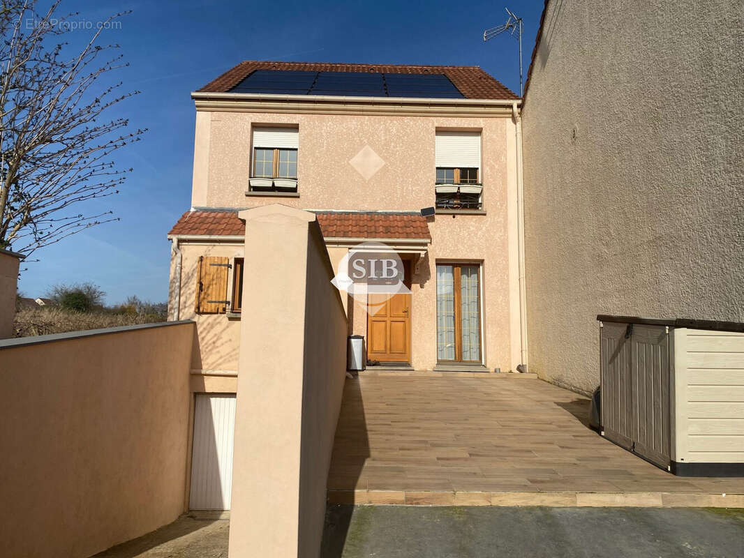 Maison à BALLAINVILLIERS