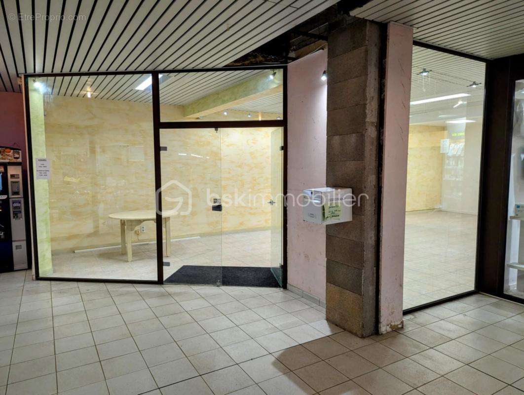 Commerce à SAINT-GEORGES-DE-REINTEMBAULT