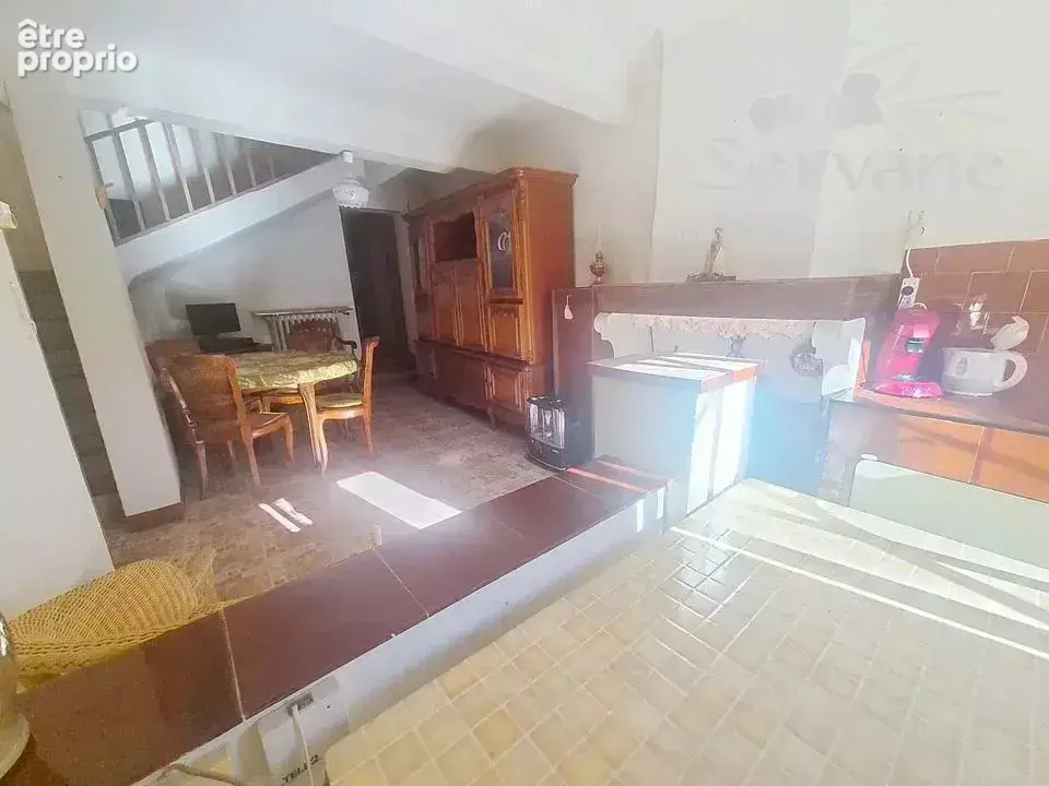 Cotignac maison de village r+4 avec balcon - photo 2