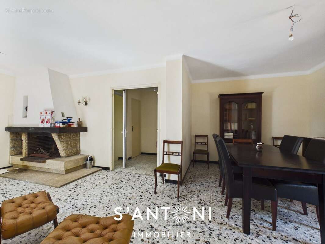 MARAUSSAN  Villa familiale de 155 m² sur une magnifique parcelle arborée de 1 300 m² avec piscine et grand garage - photo 4