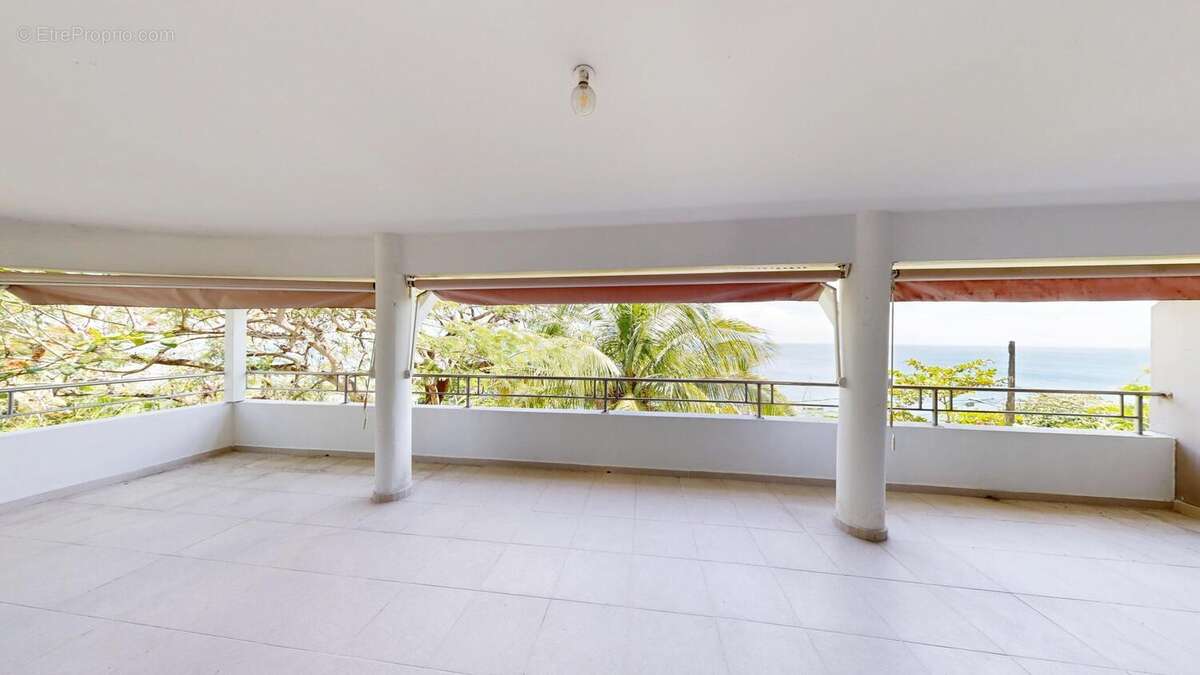 Appartement 110 m² à Schoelcher  - photo 3
