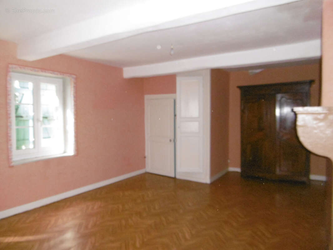 Maison à MONTCEAUX-L'ETOILE