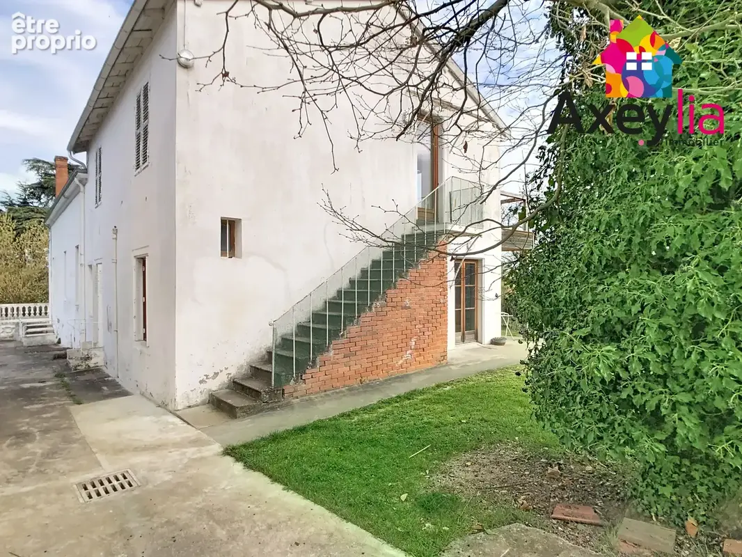A vendre - st-alban-les-eaux - propriete avec maisons et apparts sur 6621 m2 terrain - photo 20