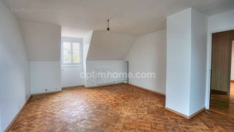 Maison à VERNEUIL-EN-HALATTE