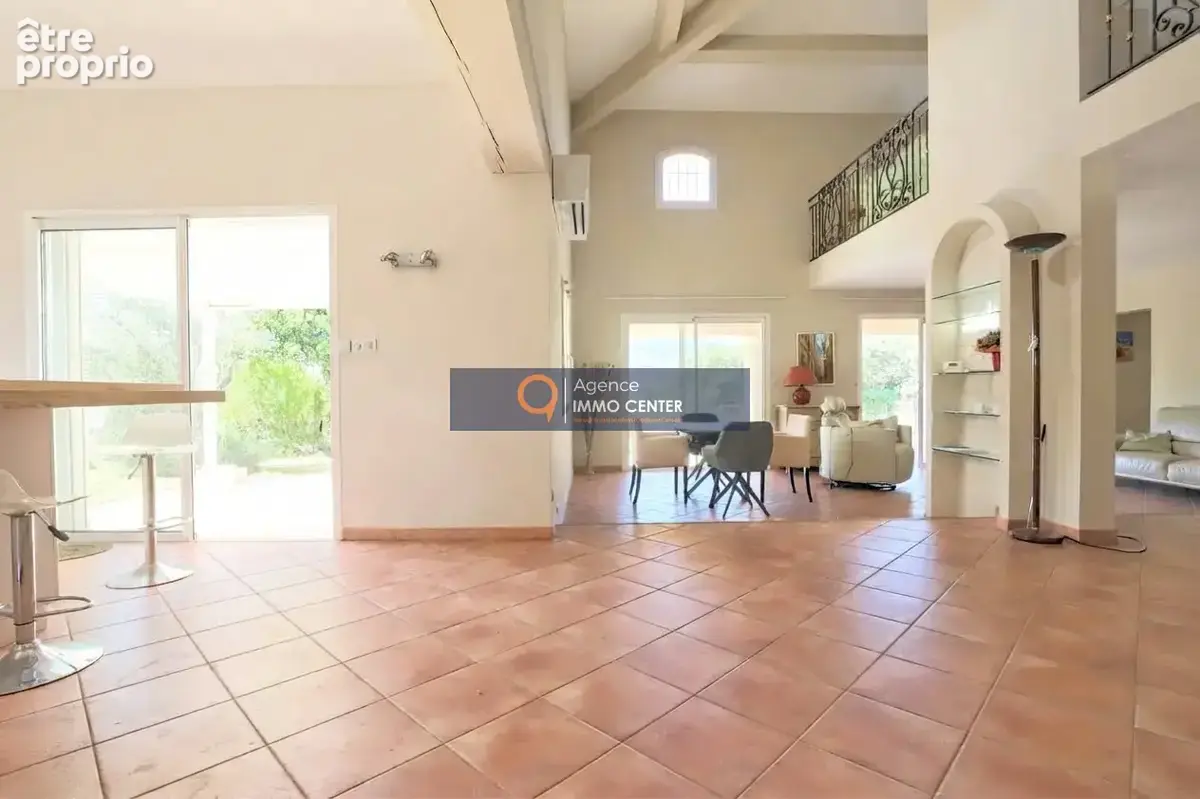 Maison avec 5 chambres dépendance, garage, piscine - photo 3