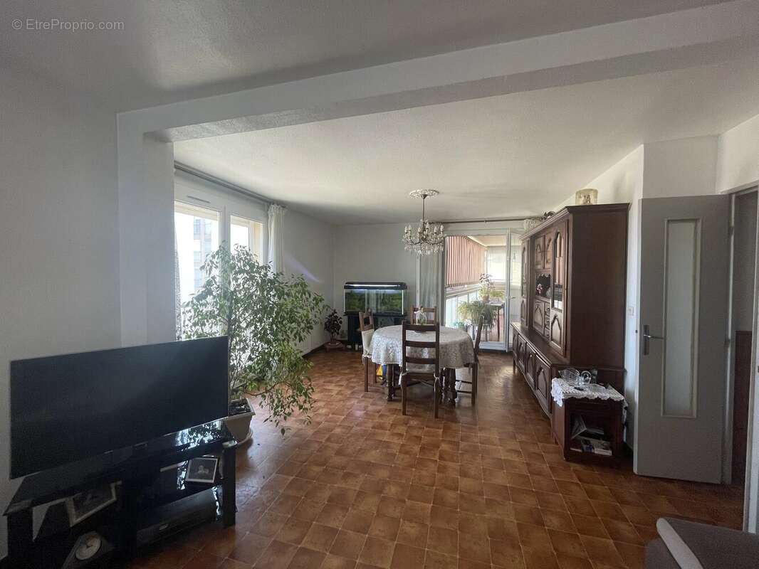 Appartement lumineux de 84,14 m² + loggia de 15 m² - photo 5